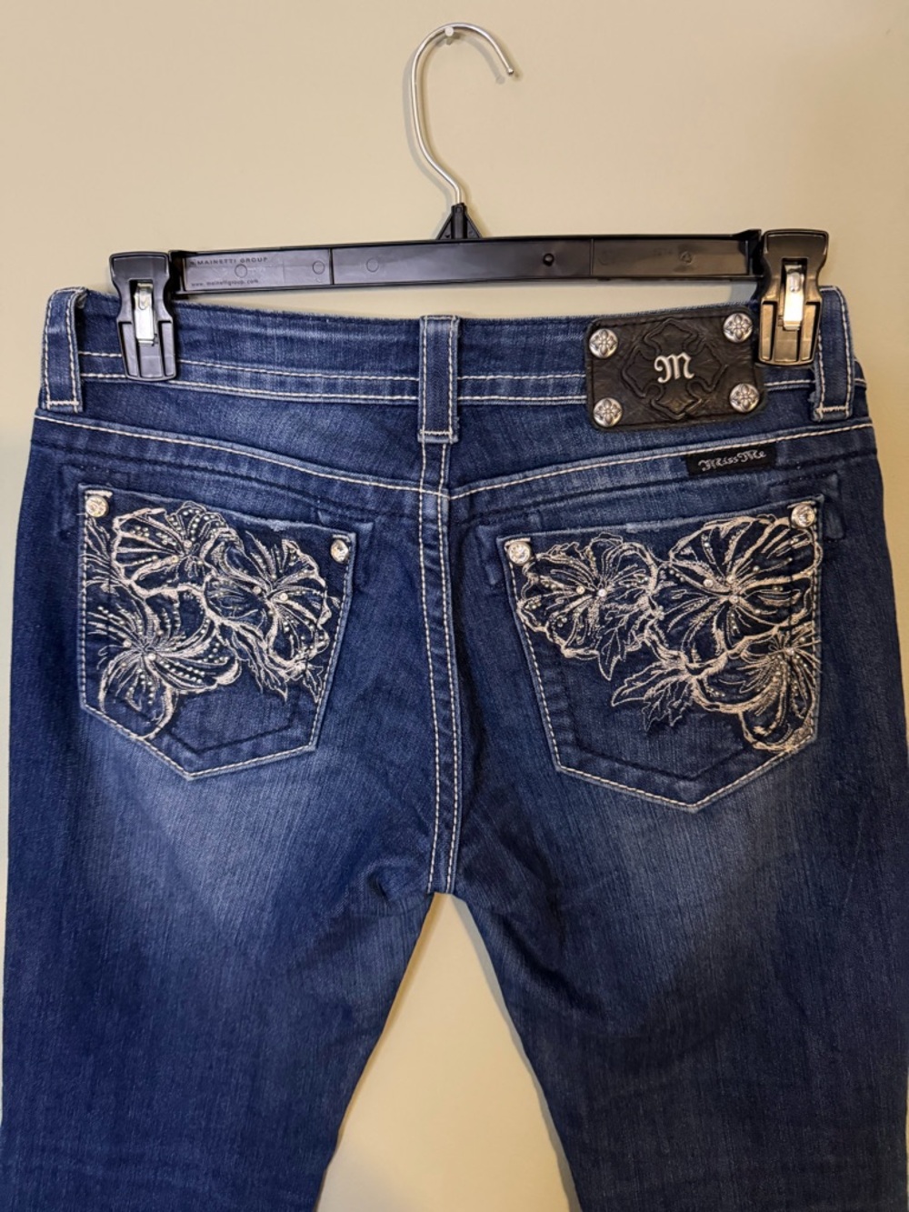 Gorgeous Miss Me Boot Jeans With Embroidered Floral Back Pockets 31” Inseam
